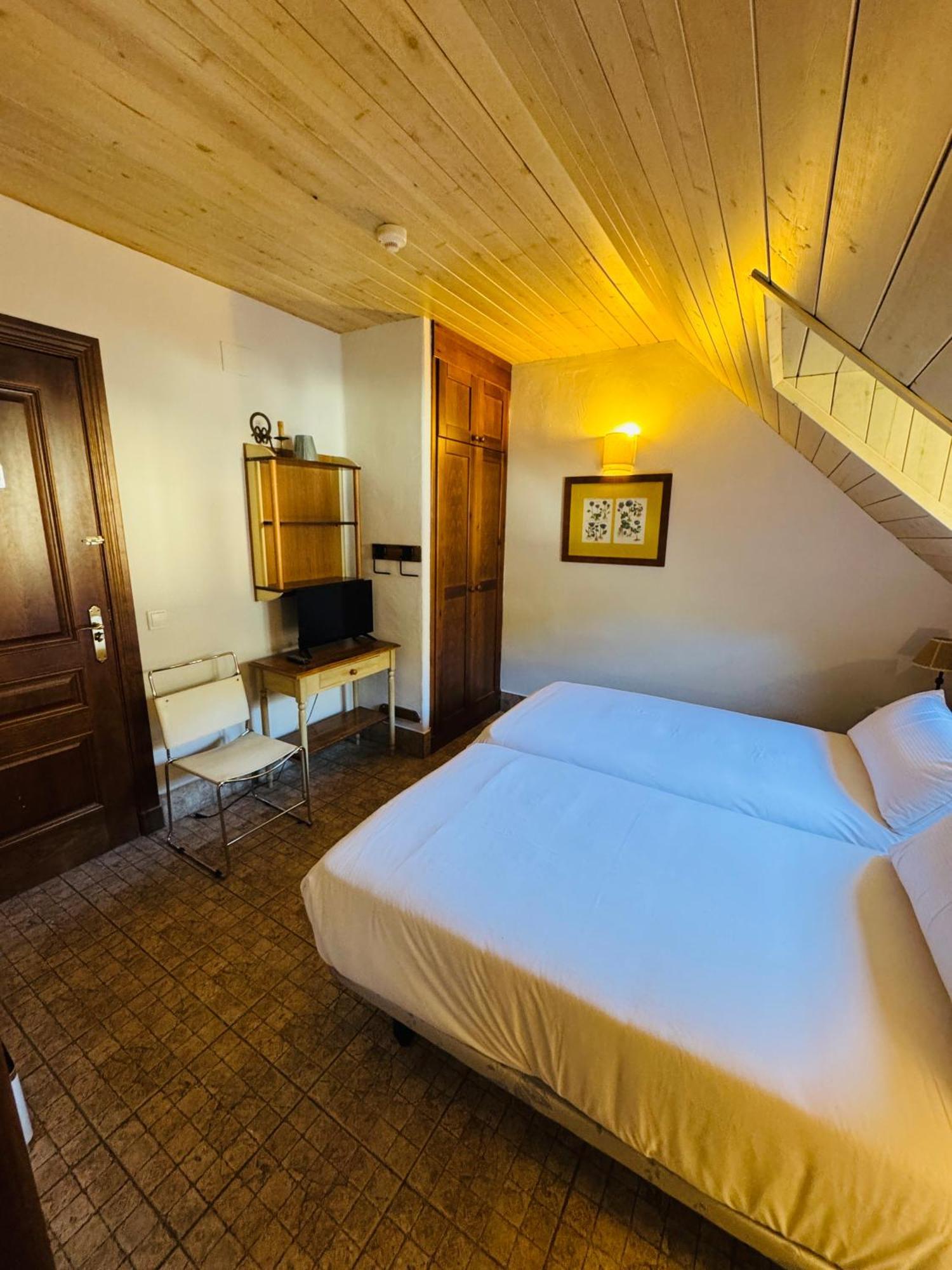 Hostal Nau Pradets Вьелья Экстерьер фото